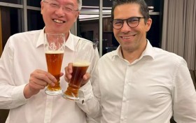 从“不被相信”到“欧洲卖爆”：亿纬大圆柱如何成为全球豪车“最强电池搭档”